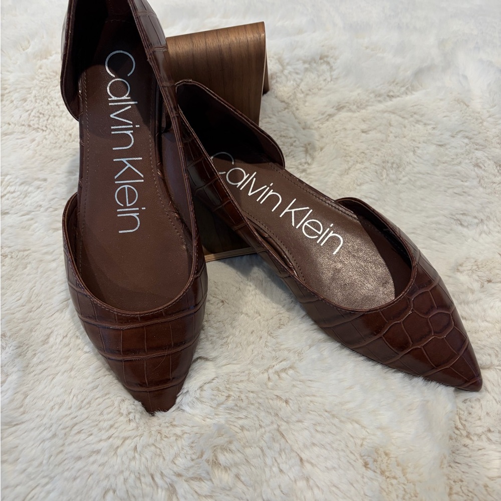 Calvin Klein Women's Brown Cric Embossed Flats